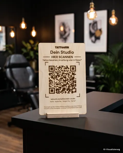 KI-Visualisierung: QR-Aufsteller aus Holz mit Studioname und QR-Code auf einer Studio-Theke